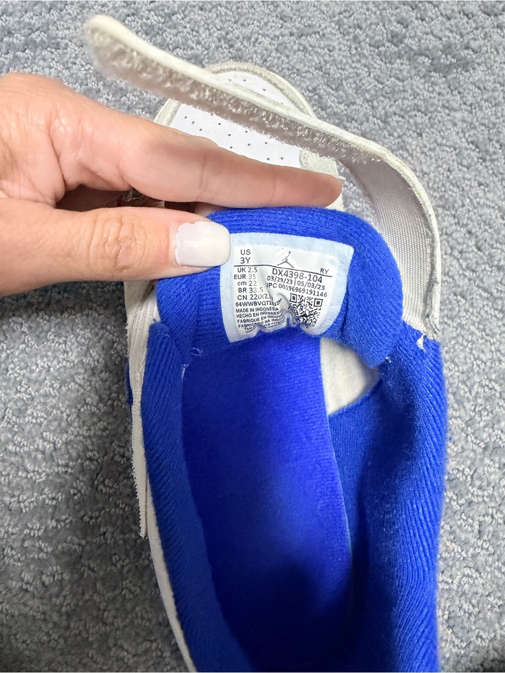 Jordan Kids White and Royal Blue Low-Top Sneakers - Picture 4 of 4
